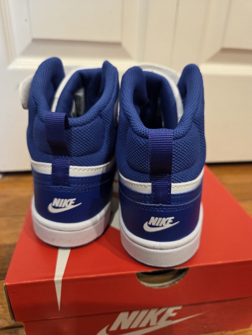 Nike Children's Size 5 Court Borough Mid 2 Shoe NEW IN BOX - Picture 4 of 4